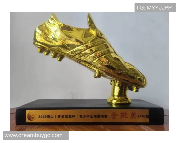 为足球明星送上特别定制的手表传递祝福与荣耀的心意 为足球明星送上特别定制的手表传递祝福与荣耀的心意