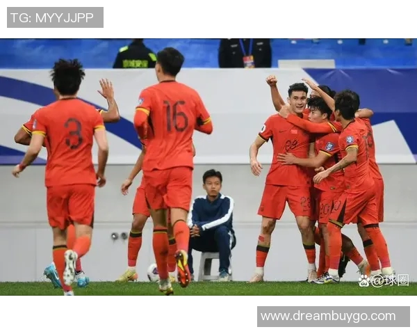 百位足球明星齐聚一堂共唱经典歌曲展现运动与音乐的完美结合