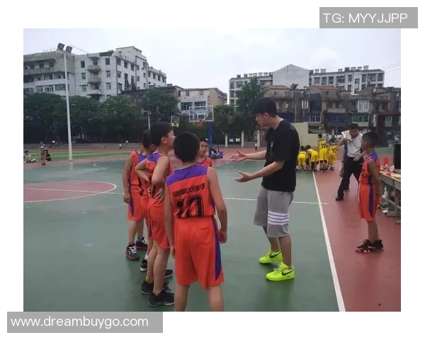 深圳篮球队的拼搏之路：一段不屈不挠的奋斗纪实与荣耀回顾