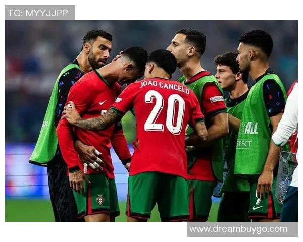 足球明星意外停球失误引发球迷热议赛场瞬间成焦点